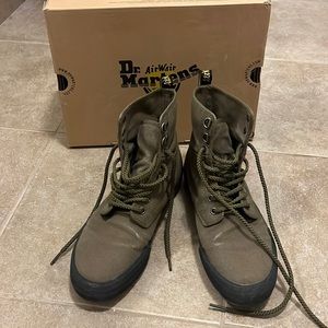 Dr Martens Airwalk - Winsted Dr - Mid Olive
